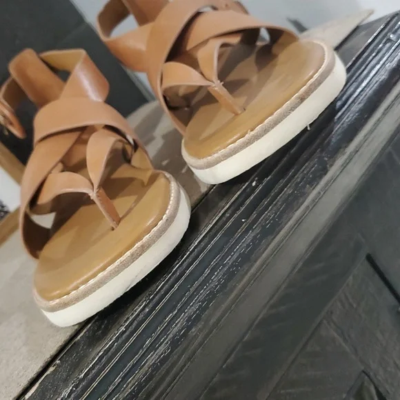 VINCE LEATHER STRAP TAN BUCKLE SANDALS SIZE 8 MORRIS - Picture 8 of 12